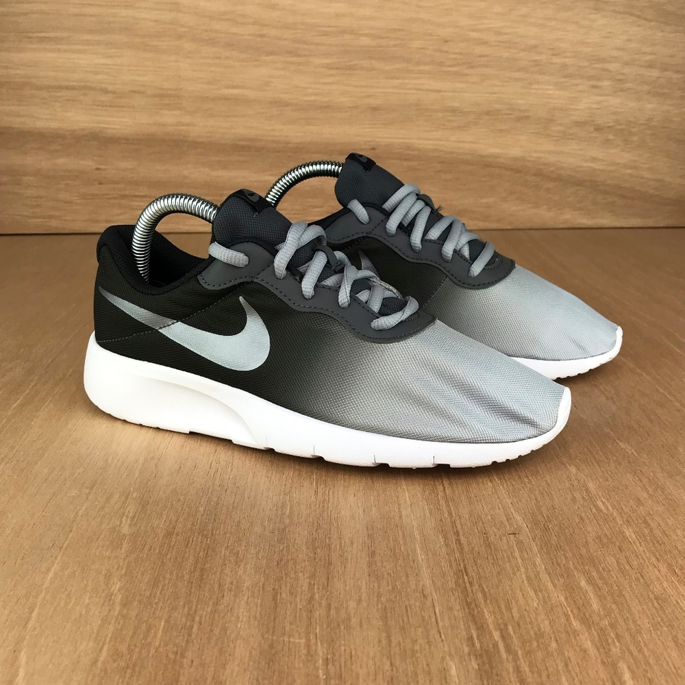 NEW Nike Tanjun Print Oil Grey